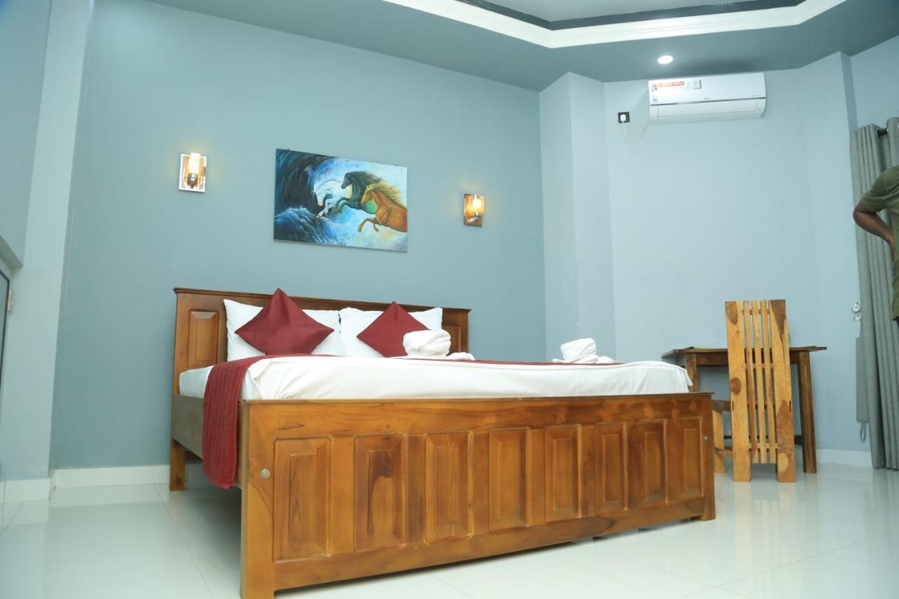 Sp Tourist Hotel Jaffna Exterior photo