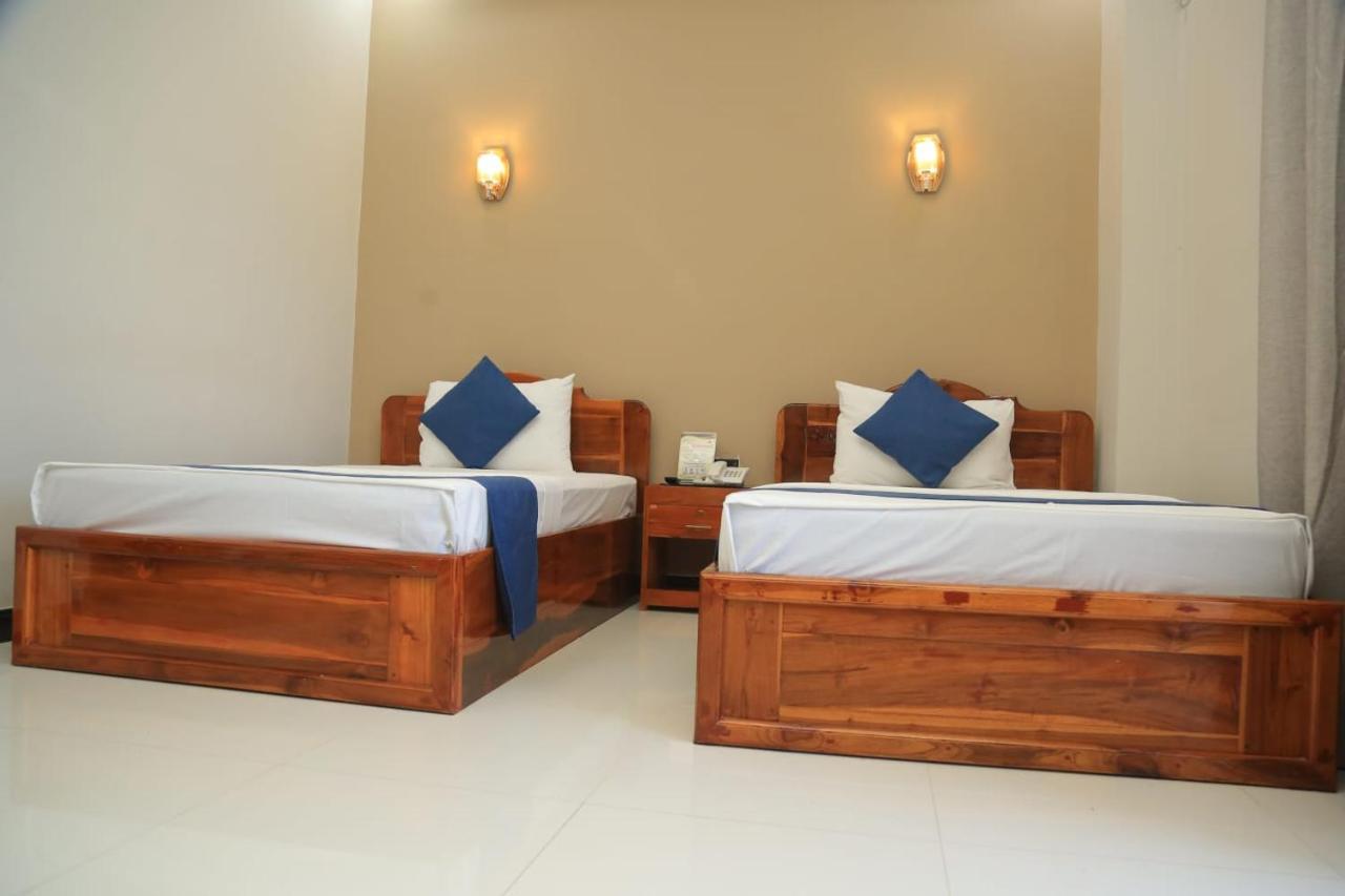 Sp Tourist Hotel Jaffna Exterior photo